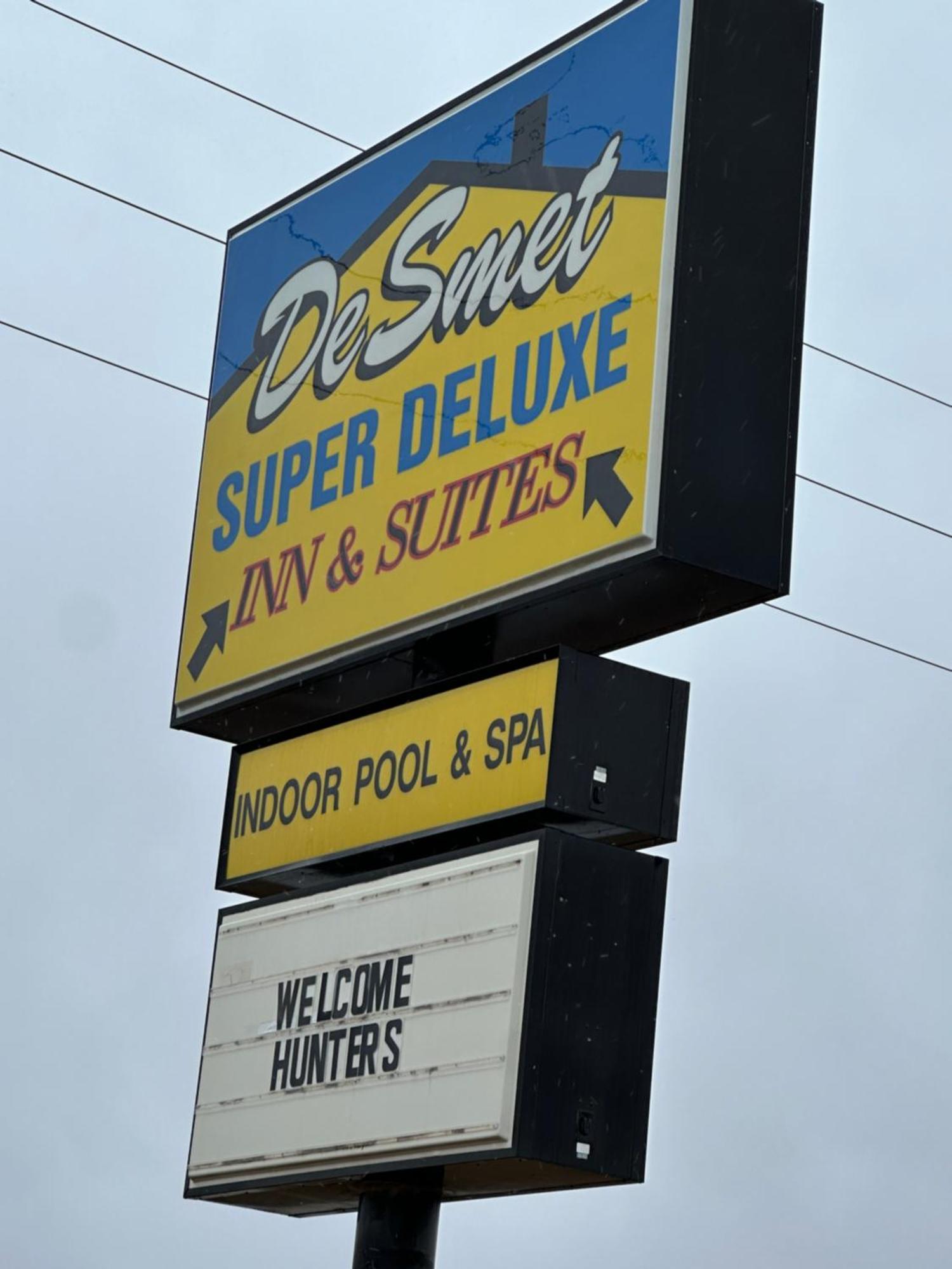 De Smet Super Deluxe Inn & Suites Luaran gambar