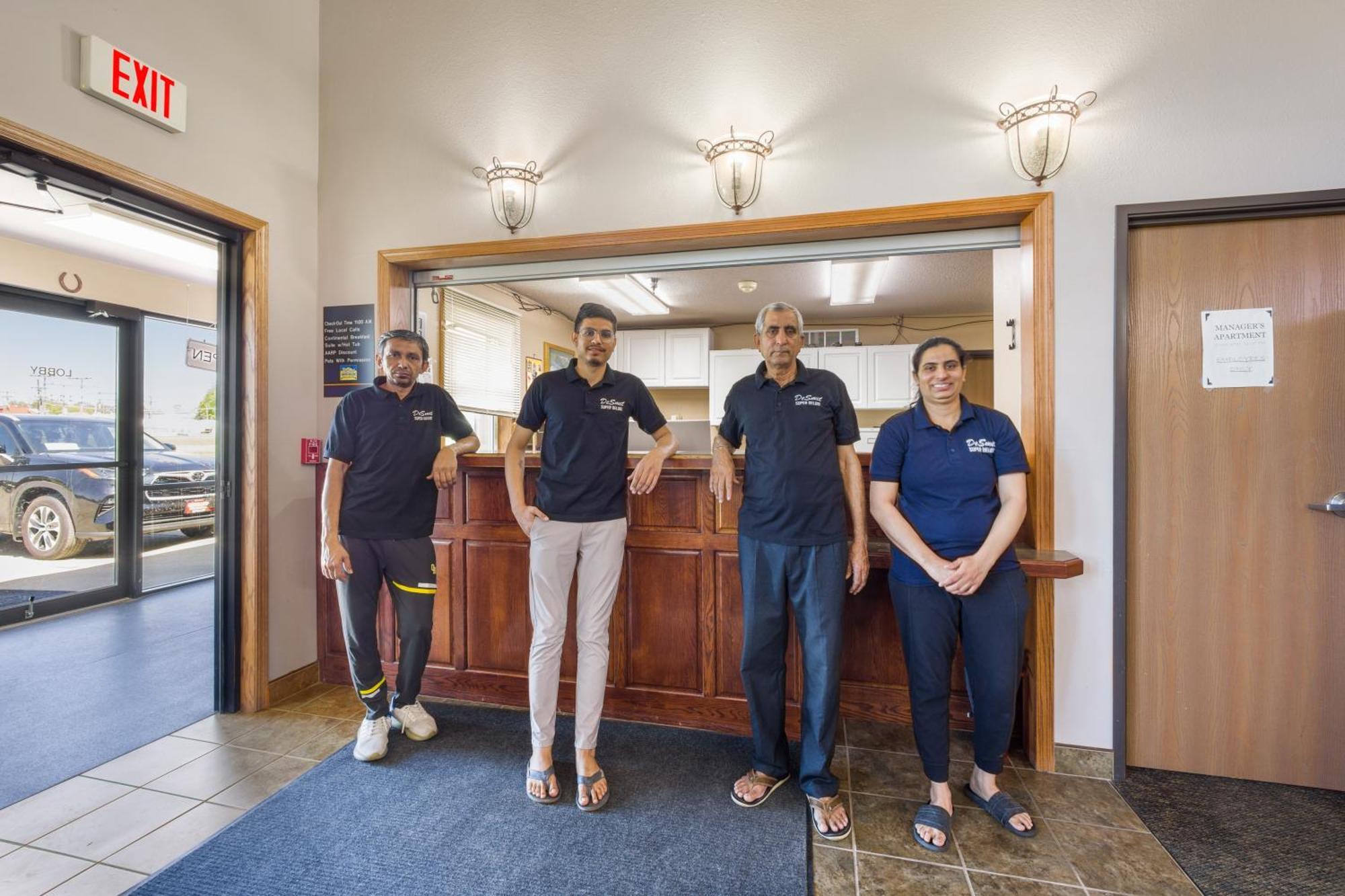 De Smet Super Deluxe Inn & Suites Luaran gambar