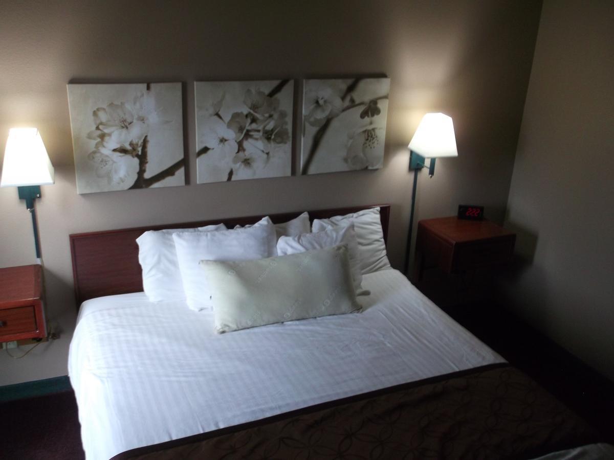 De Smet Super Deluxe Inn & Suites Luaran gambar